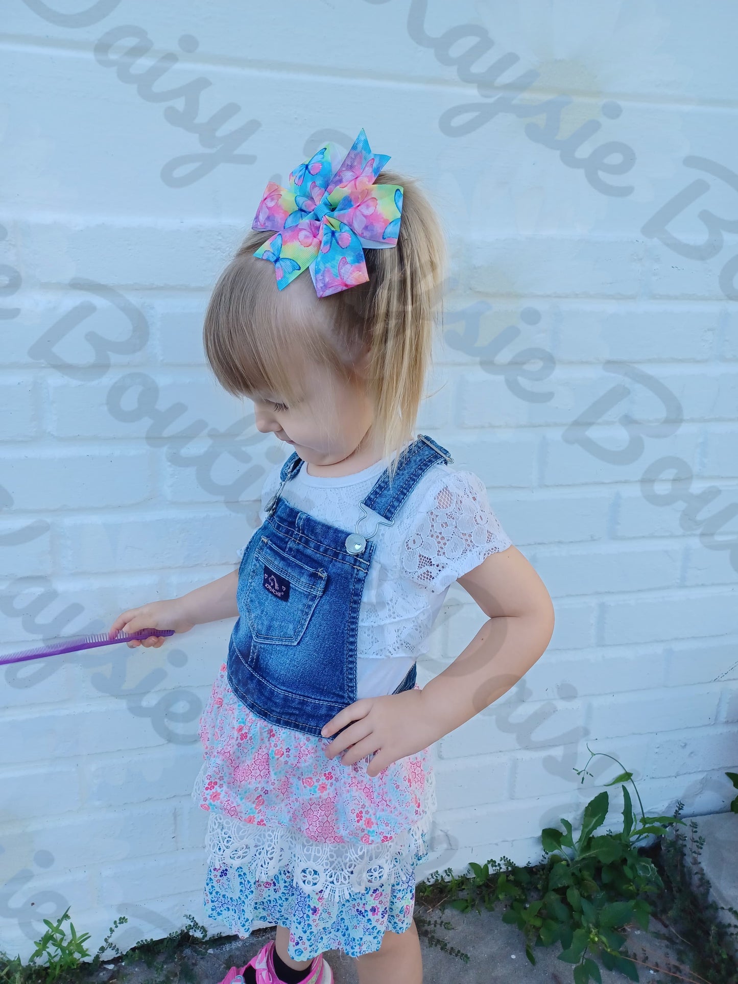 Wonderland Cat Medium Pinwheel Bow