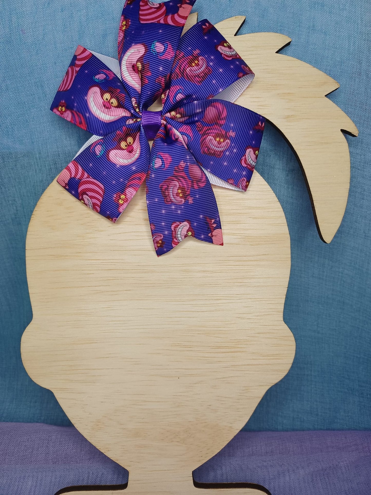 Wonderland Cat Medium Pinwheel Bow