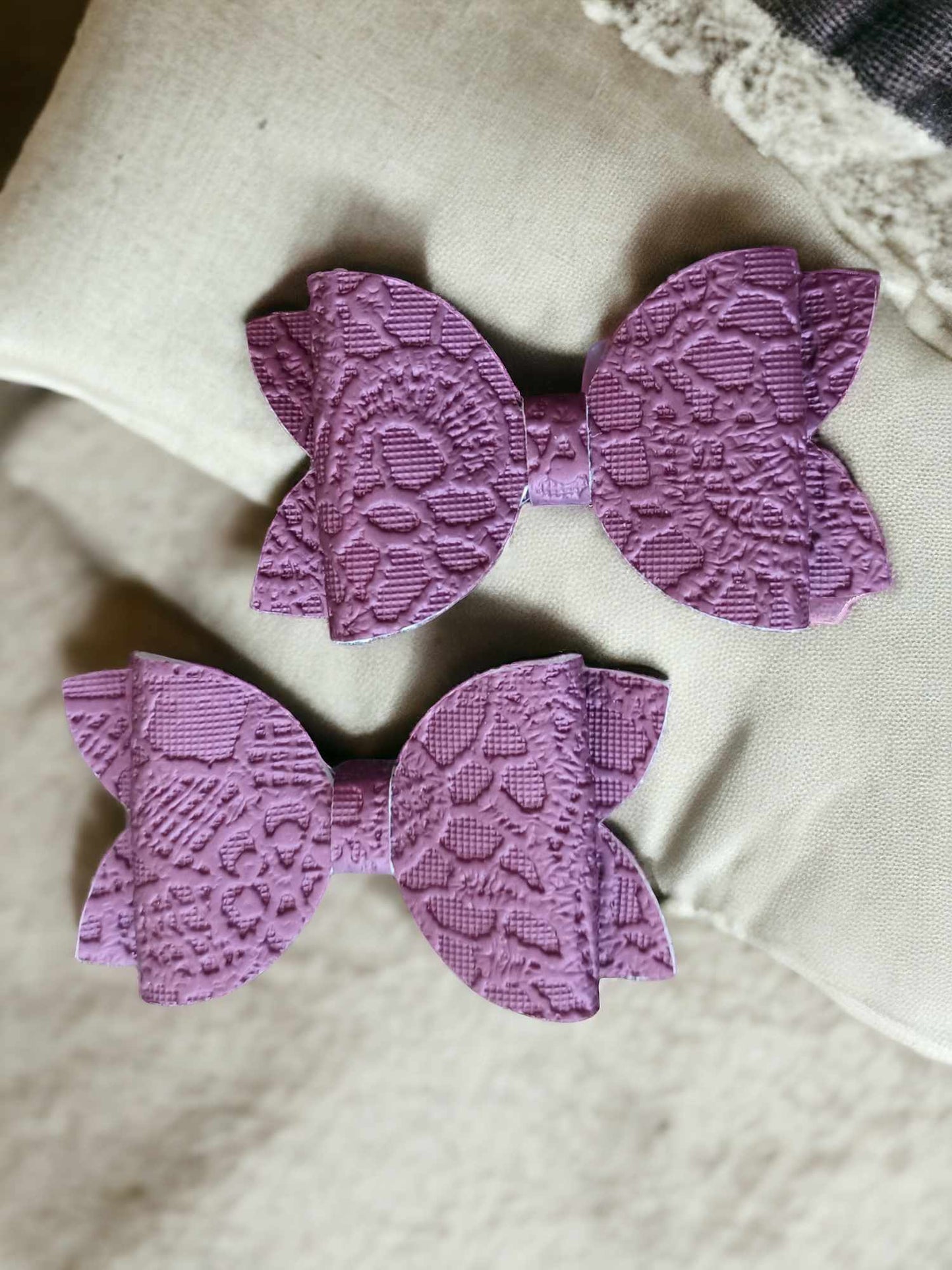 Solid Butterlace Faux Leather Piggy Set
