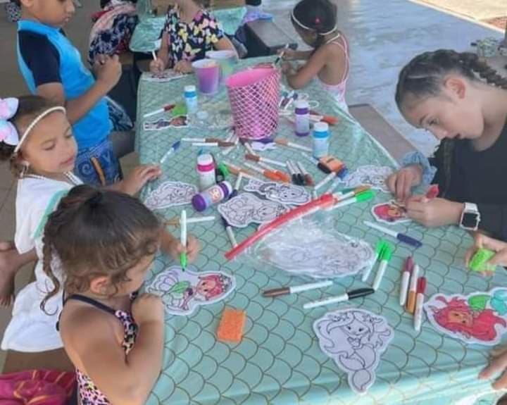 Big Eyebrow Dog Family Coloring Doll