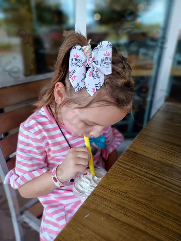 Hawaiian Girl With Alien Emlee Bow