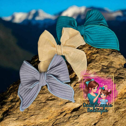 Pretty Small Saylor Hair Bow
